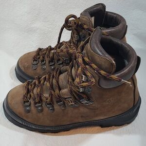 Vintage Womens One Sport Hiking Boots Size: 7 Color: Brown